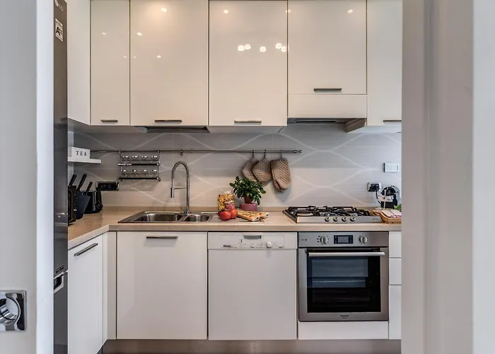 Olimpia - New Luxury Near Trastevere & Pamphili Apartment *