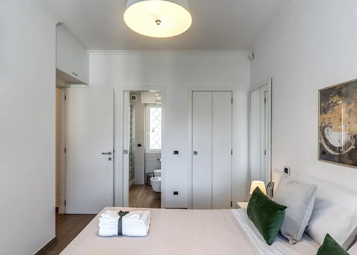 Olimpia - New Luxury Near Trastevere & Pamphili Apartment *