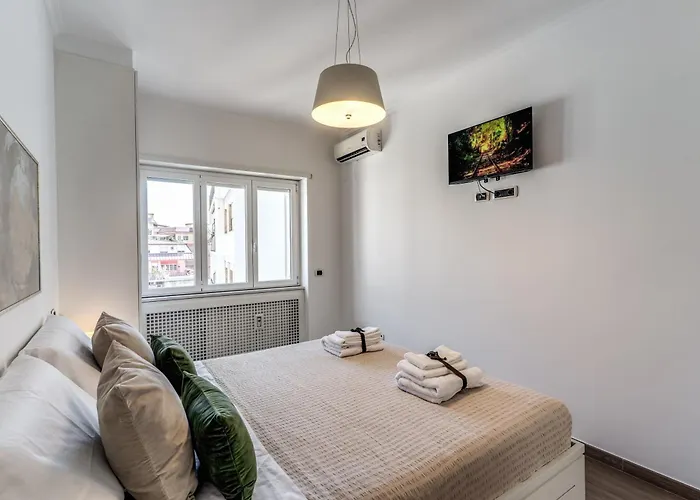 Olimpia - New Luxury Near Trastevere & Pamphili Apartment