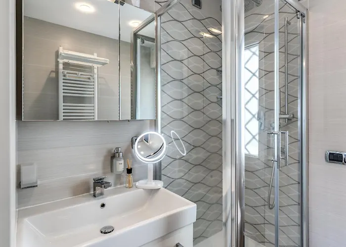 Olimpia - New Luxury Near Trastevere & Pamphili Apartment
